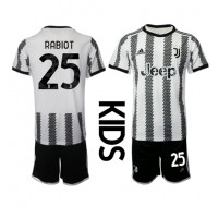 Juventus Adrien Rabiot #25 Hjemmebanesæt Børn 2022-23 Kortærmet (+ Korte bukser)